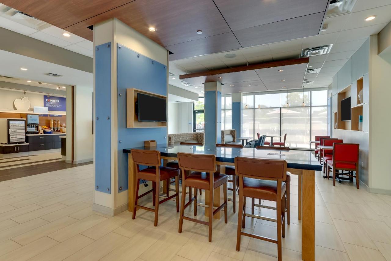 Holiday Inn Express - Wilmington - Porters Neck By Ihg Exterior foto