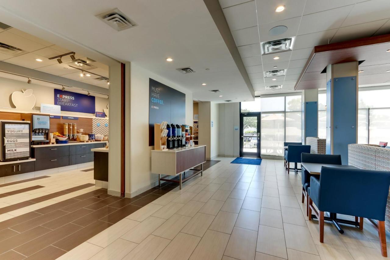 Holiday Inn Express - Wilmington - Porters Neck By Ihg Exterior foto